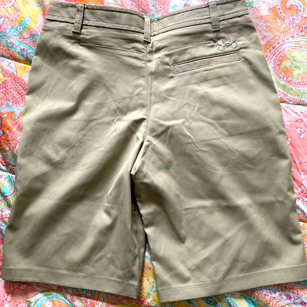 New, without tags. Lightweight golf shorts. Khaki/tan size 14